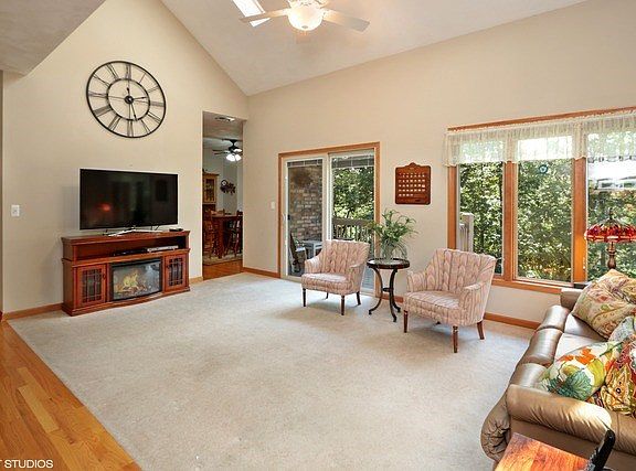 3rd image of 3175 Woodland Dr #3175
