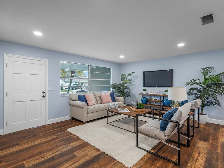 738 Baywood Ln — Photo 22
