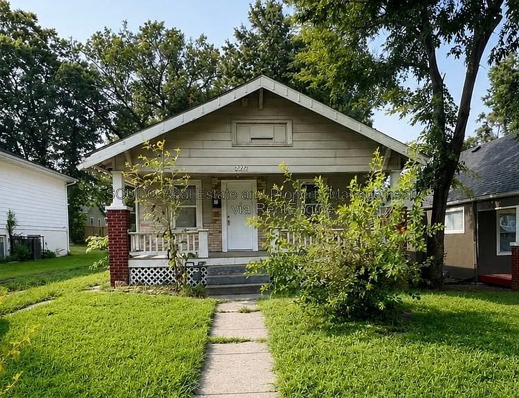 2723 Lathrop Ave — Photo 2