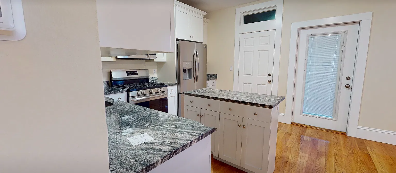3 bed, 992 sqft, $3,295 — Photo 1