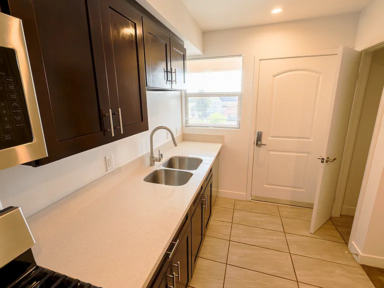1264 W Adams Blvd #1 — Photo 6