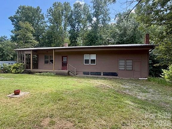 2nd image of 584 Groves Rd