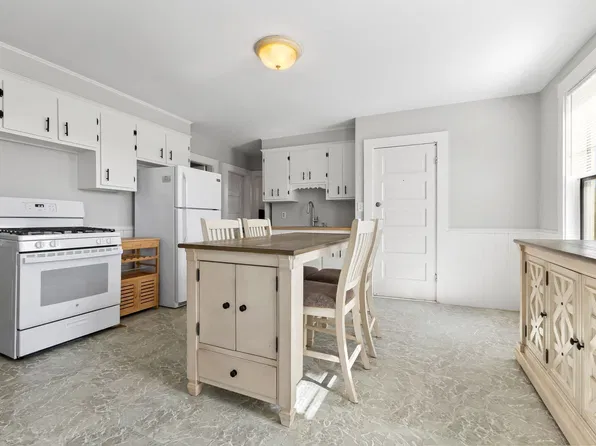 4 Horton St #2, Salem, MA 01970