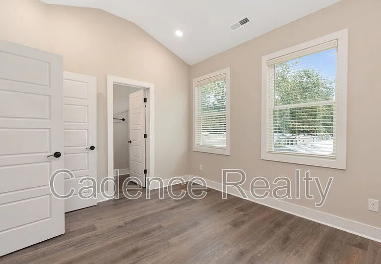 1709 Perimeter Loop — Photo 18