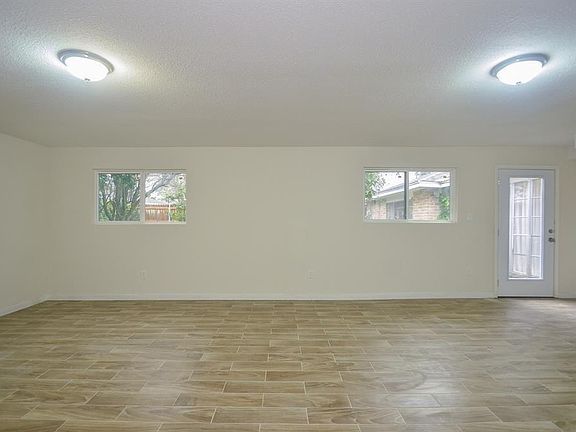 5th image of 10711 Sharpview Dr