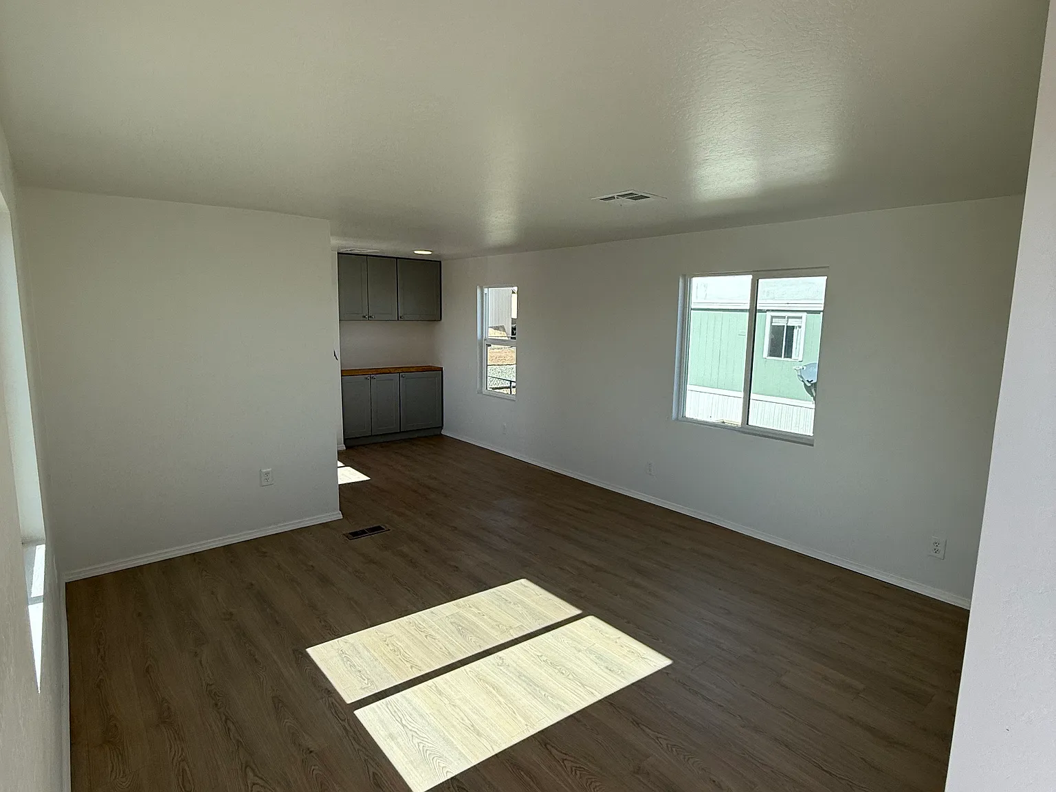 2 bed, 854 sqft, $1,600 — Photo 2