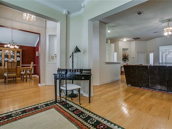 4th image of 114 Berkshire Dr
