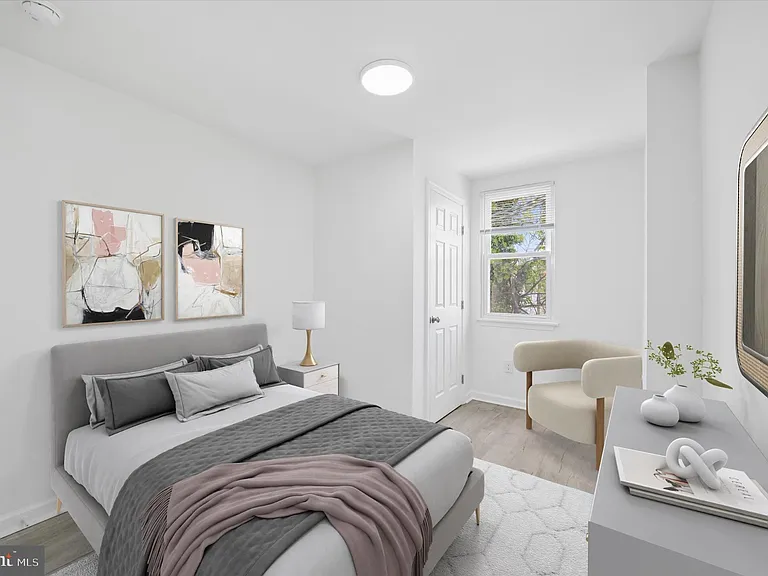 248 N Alden St — Photo 19