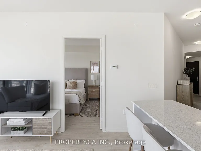 9000 Jane St #2421 — Photo 10