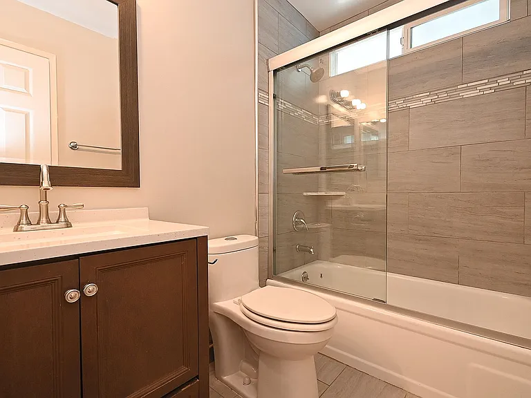 Upstairs Hallway Bathroom