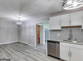 32 Gun Rd, Levittown, PA 19057