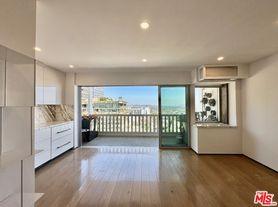 999 N Doheny Dr
