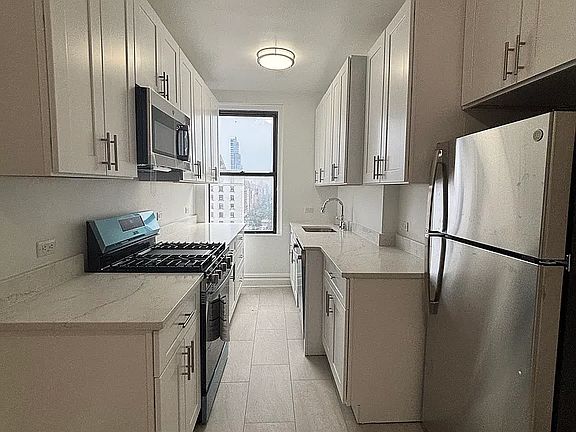 4th image of 2760 Broadway #15L