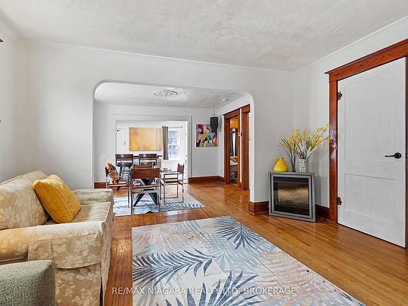 5th image of 214 Kent St