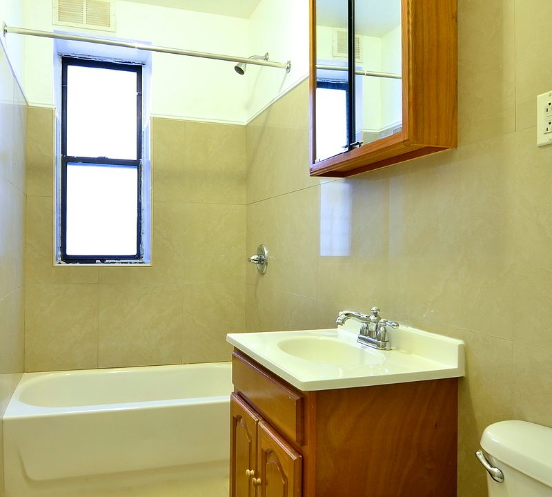 2nd image of 520 W 190th St APT 1B