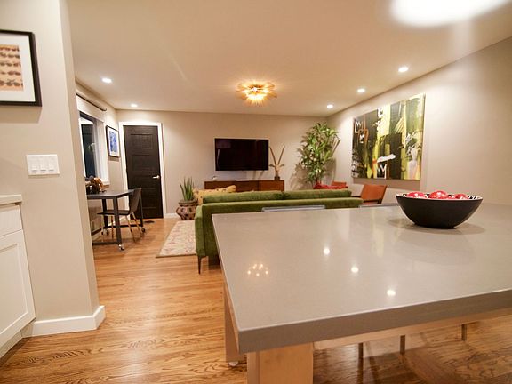 5th image of 200 Waverley St #4
