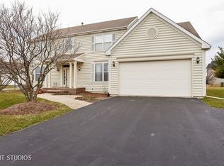 100 Canterbury Rd, Aurora, IL 60506