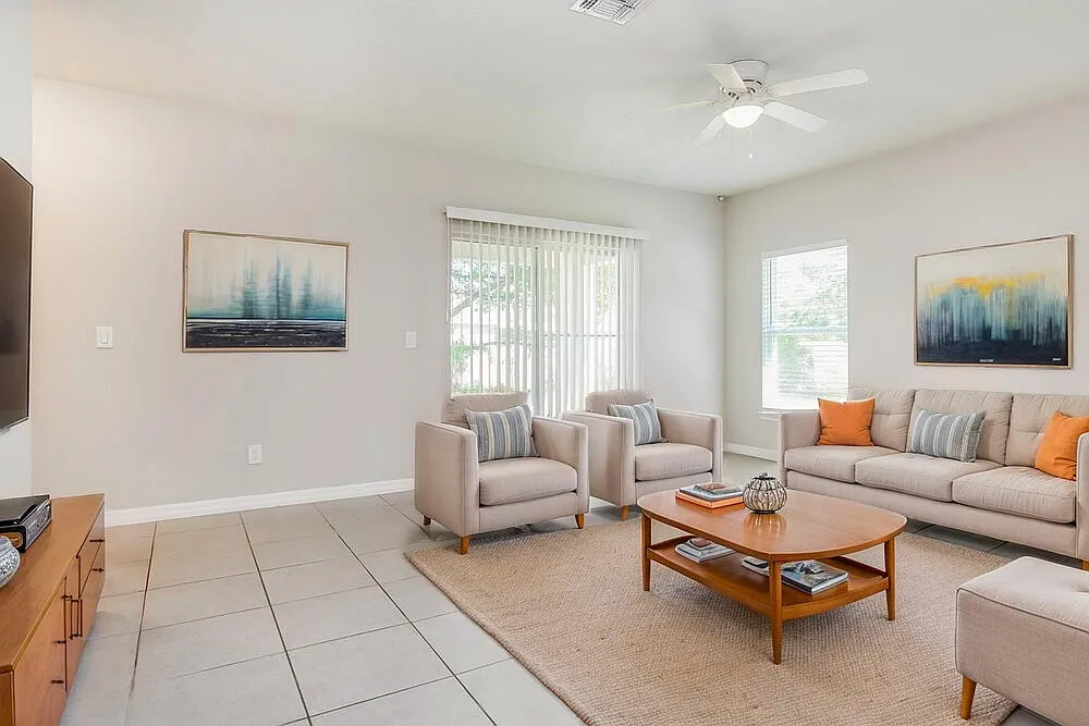 4 bed, 2.0 bath, 1661 sqft, $1,920 — Photo 4