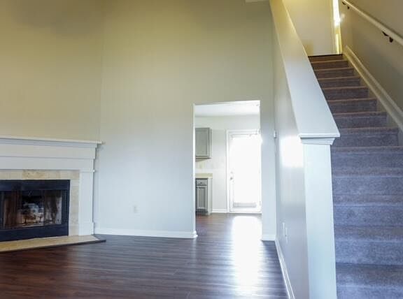 5th image of 211 Christopher Dr
