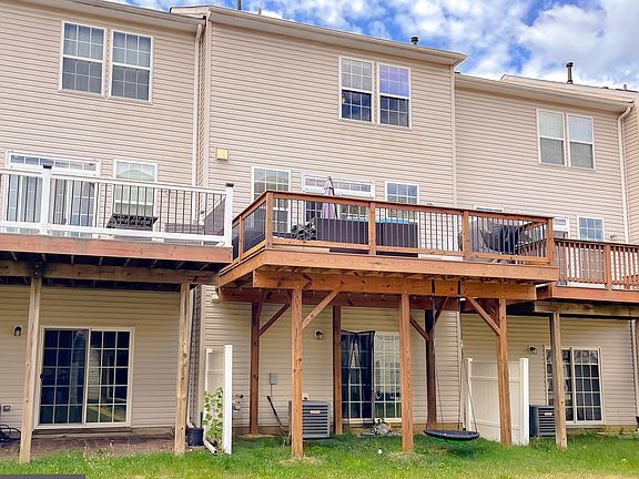 3rd image of 44562 River Otter Dr
