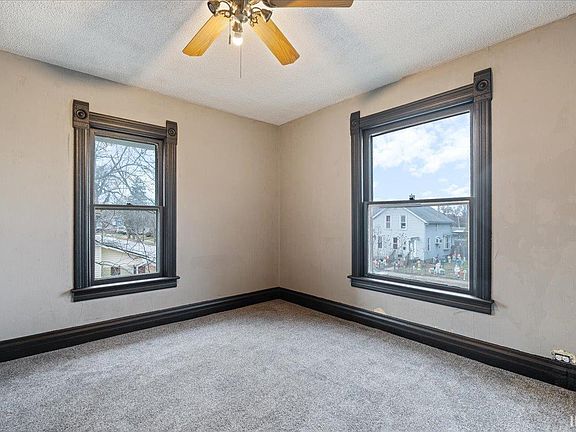4th image of 1018 Bell Ave