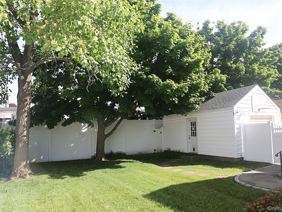 22 Alice Street, Merrick, NY 11566 | MLS #1012290 | Zillow