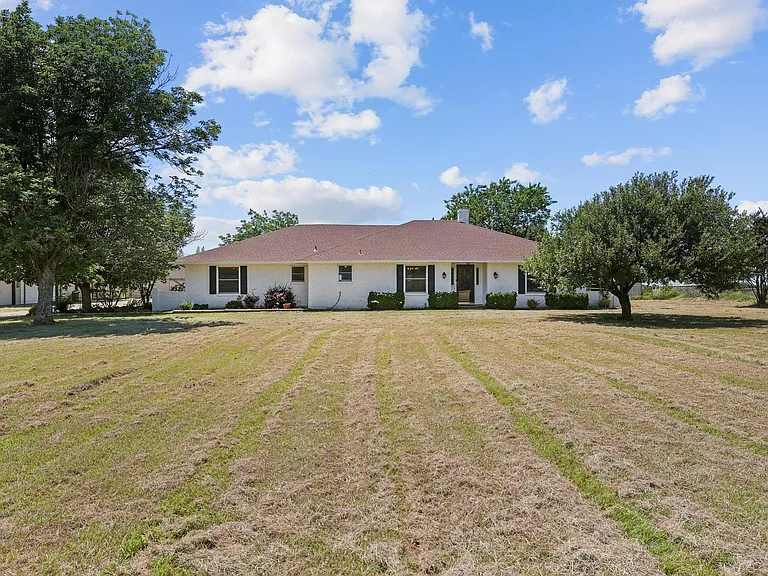 12869 FM 1385 — Photo 3