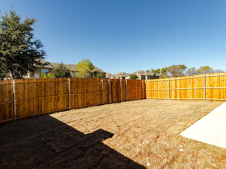 1940 Argyle Ln — Photo 28