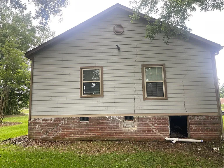 137 Sivley Ave — Photo 3