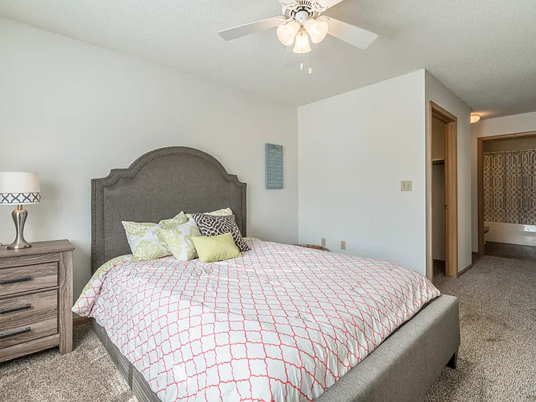 Northridge Heights Apartments — Photo 105