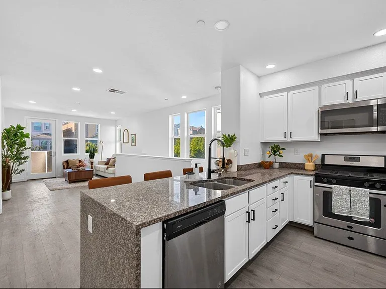 802 Garden St — Photo 18