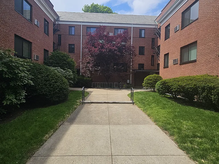 570 Whitney Ave #S2 — Photo 6