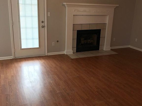3rd image of 11 Cottonwood Dr
