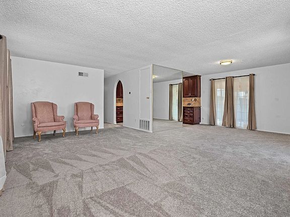 5th image of 2855 Franklin Ave