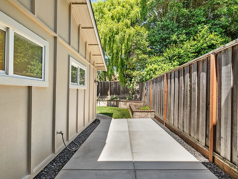 635 Abrigo Ct — Photo 16