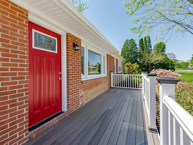 105 Meadow Rd — Photo 1
