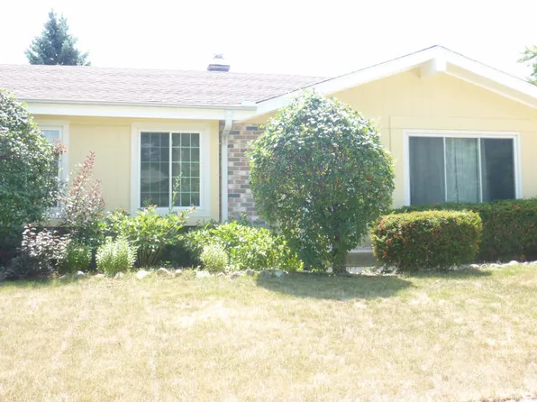 8661 W Green Brook Dr, Milwaukee, WI 53224