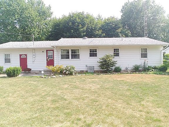 2nd image of 124 E Eagle St