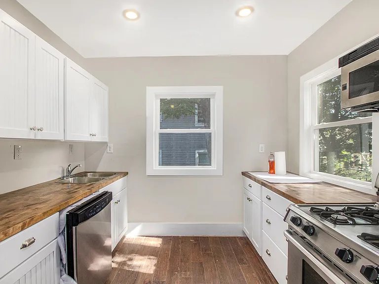 848 Union Ave SE — Photo 3