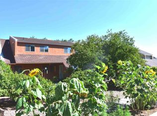 366 Garver Ln, Los Alamos, NM 87544