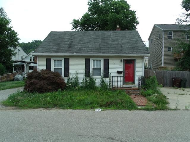 1st image of 216 Polk St