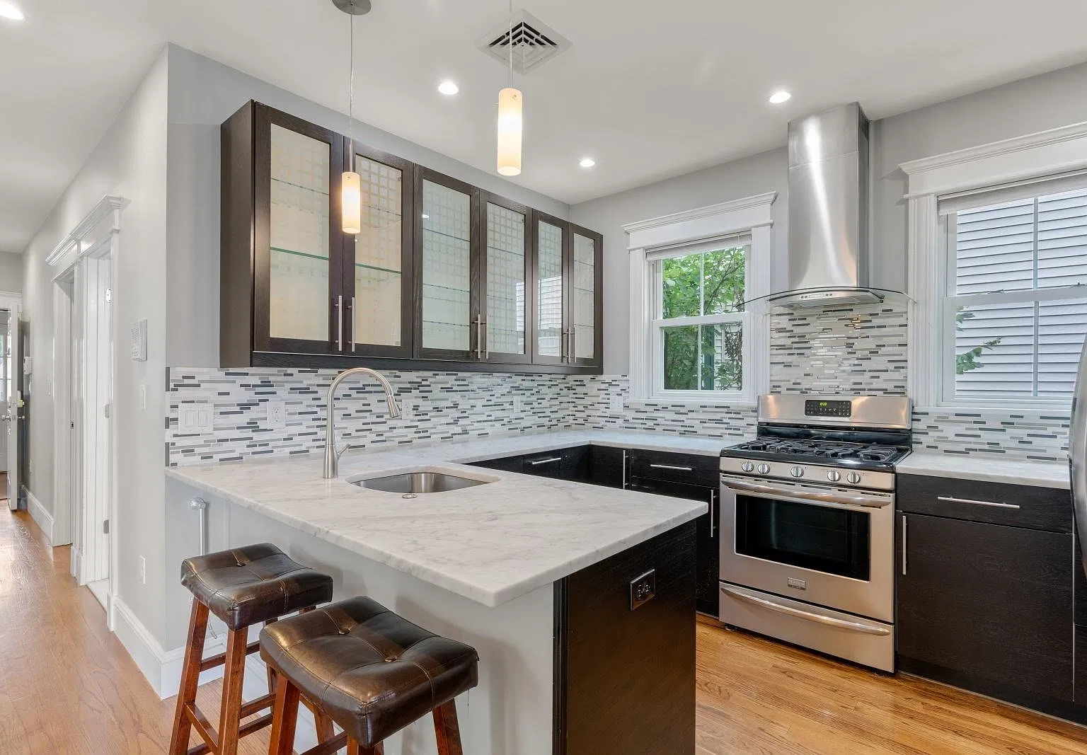 3 bed, 1.0 bath, 872 sqft, $3,100 — Photo 4