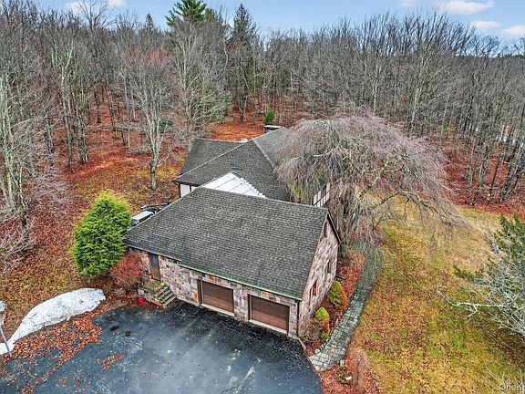 3rd image of 125 Post Hill Road