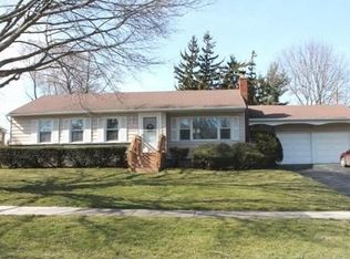 1 Lake Meadow Dr, Rochester, NY 14612