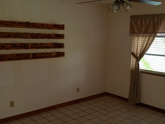 5th image of 410 W Whitney Dr