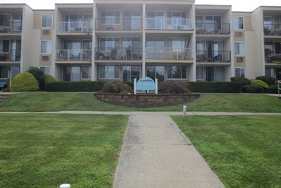 3rd image of 141 E Lake Blvd APT G2