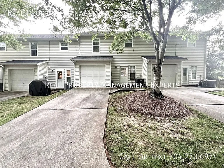 6522 Point Comfort Ln — Photo 16
