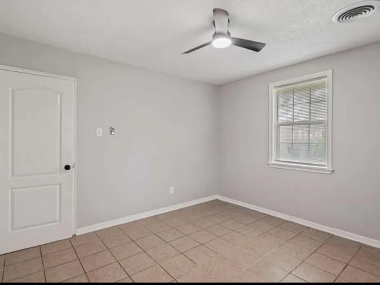 2314 Pendleton St — Photo 11