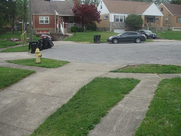 driveway looking into cal-de-sec.
