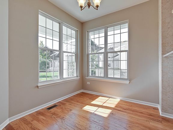 4th image of 981 McKay Cir